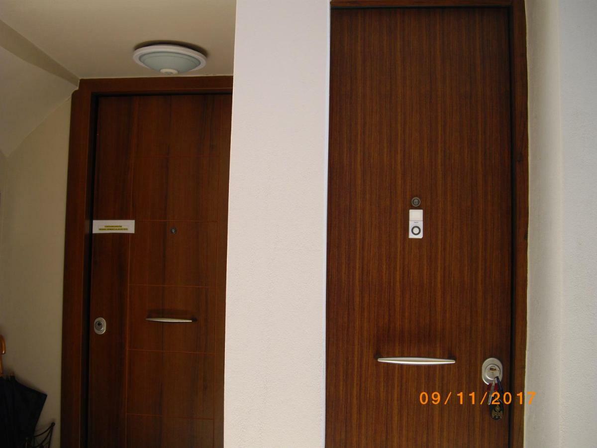 The 25Sqm Sunny, Modern And Comfortable เอเธนส์ ภายนอก รูปภาพ