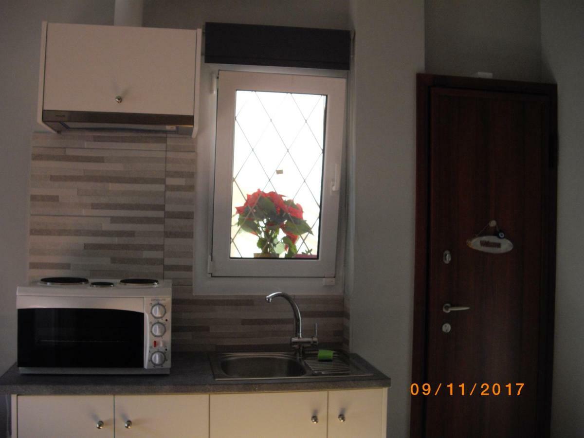 The 25Sqm Sunny, Modern And Comfortable เอเธนส์ ภายนอก รูปภาพ