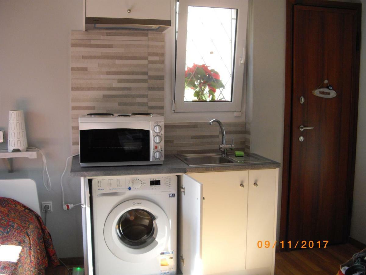 The 25Sqm Sunny, Modern And Comfortable เอเธนส์ ภายนอก รูปภาพ