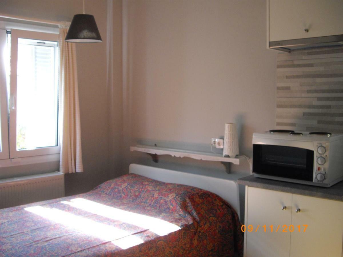 The 25Sqm Sunny, Modern And Comfortable เอเธนส์ ภายนอก รูปภาพ